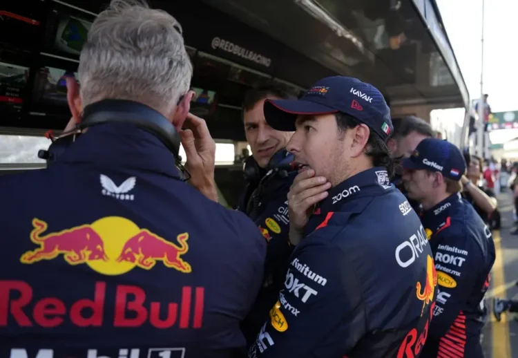 Posible reemplazo de Checo Pérez: Cláusula abre puerta a Daniel Ricciardo