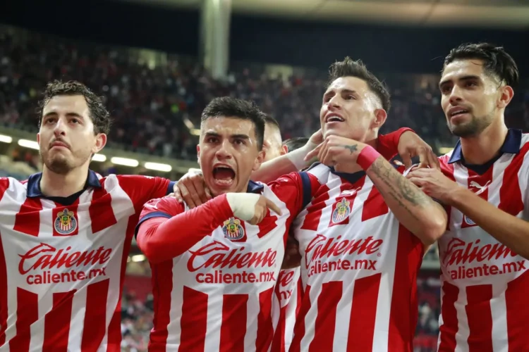 Chivas toma la delantera: Vence 1-0 a Pumas