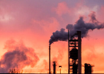 Advierten sobre riesgos al eliminar combustibles fósiles