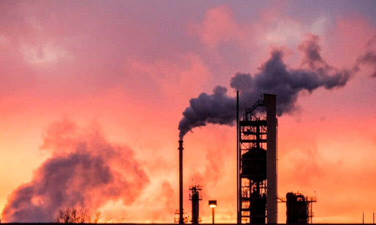 Advierten sobre riesgos al eliminar combustibles fósiles