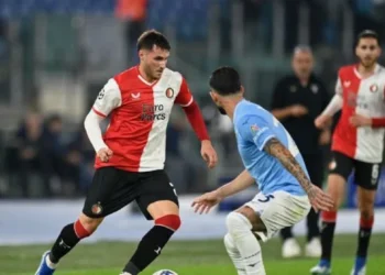 Santi Giménez elegido el MVP en Países Bajos