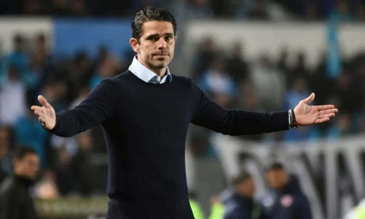 ¡Fernando Gago ya presume los colores de Chivas!