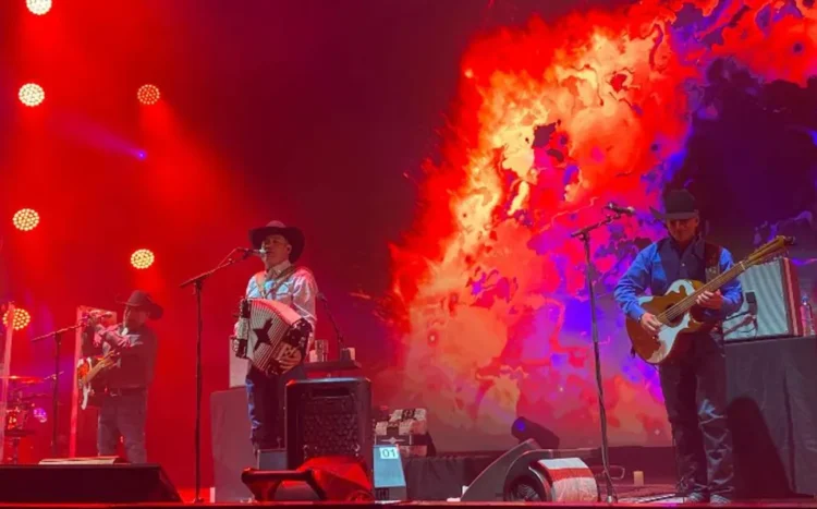 Intocable enciende la noche en Monterrey: Evolución Tour 2023