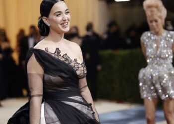 Katy Perry anuncia el lanzamiento de su nuevo álbum en 2024