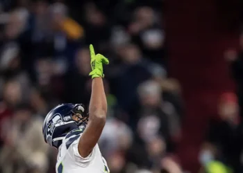Seahawks logran una victoria de remontada sobre los Eagles, 20-17