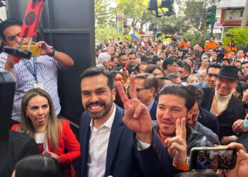 Diputado Jorge Álvarez Máynez se registra como precandidato presidencial de MC