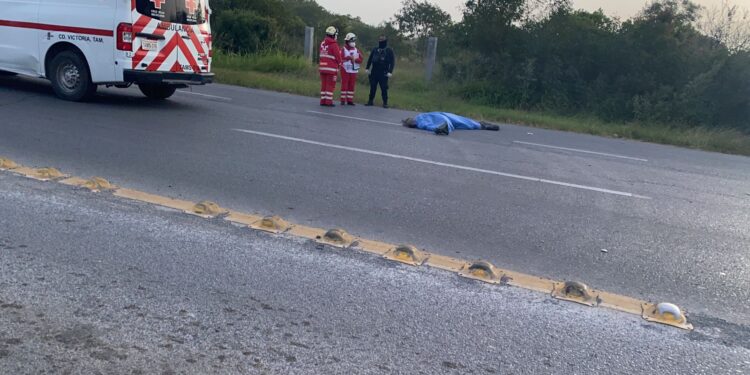 Muere motociclista repartidor de tortillas arrollado en carretera Victoria-Monterrey