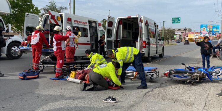 Tres mujeres heridas al impactarse en la moto que tripulaban