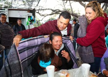 Activa Gobierno de Victoria operativo de entrega de cobertores por frente frío