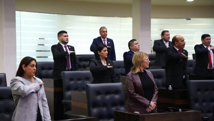 Crean Comisión Especial para celebrar el Bicentenario de la Constitución de 1824