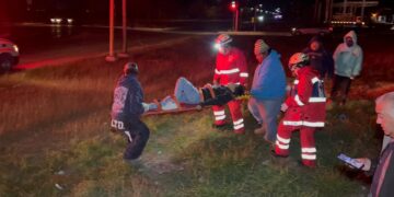 Auto embiste a motociclista en el libramiento Naciones Unidas