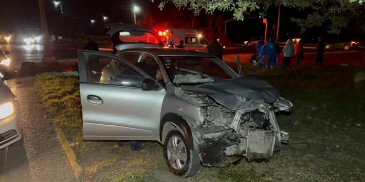 Auto embiste a motociclista en el libramiento Naciones Unidas