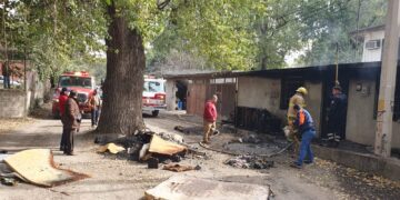 Corto circuito incendia casa en la calle Camino Real a Tula de Cd. Victoria