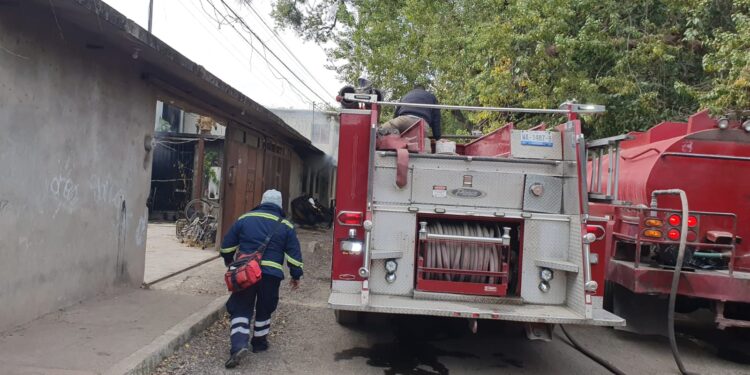 Corto circuito incendia casa en la calle Camino Real a Tula de Cd. Victoria