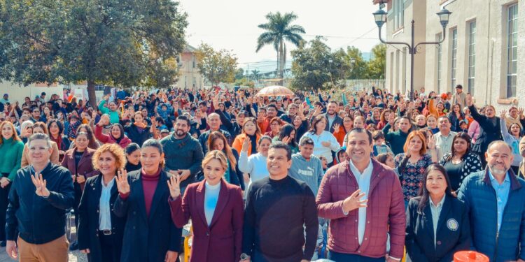 Entrega Lucy de Gattás equipamiento para comedores de 98 escuelas de Victoria
