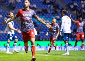 Necaxa remonta de visita al Puebla y se impone 2-1