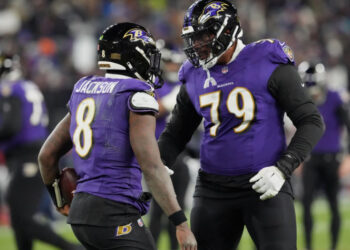 Ravens aplasta 34-10 a Houston en Ronda Divisional