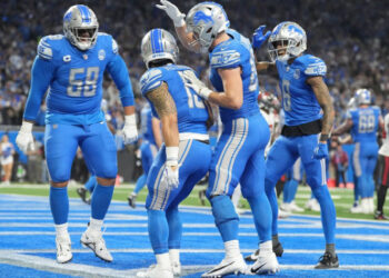 Detroit da ‘zarpazo’ a Tampa Bay y mantiene sueño de jugar SuperBowl LVIII