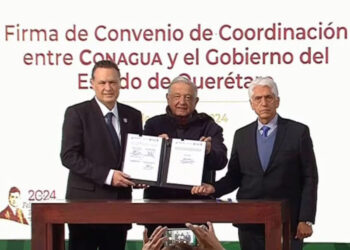Firma López Obrador convenio con Conagua y Querétaro para garantizar abasto en la entidad