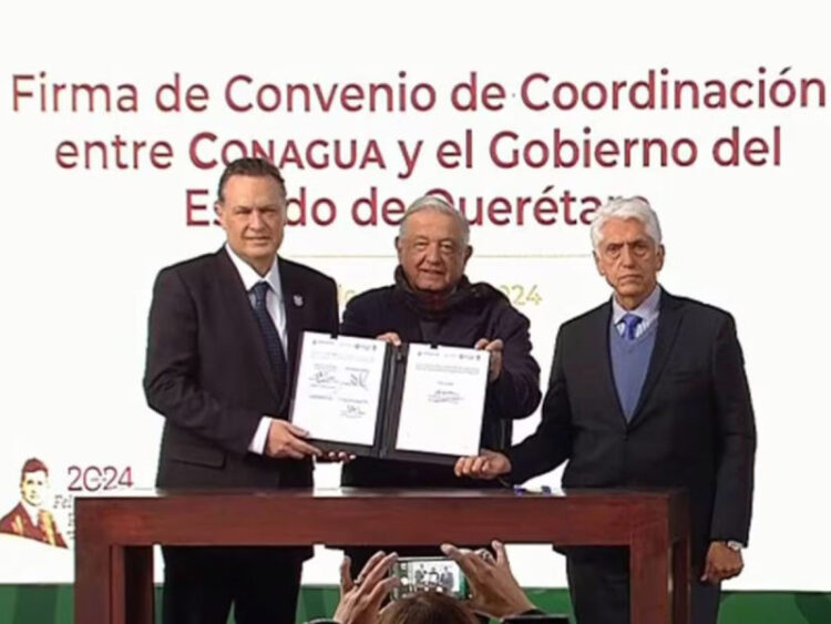Firma López Obrador convenio con Conagua y Querétaro para garantizar abasto en la entidad