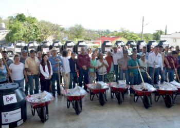 Entrega SADER paquetes de aves de postura y huertos de traspatio en ejidos de Nuevo Morelos