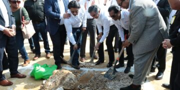 Coloca Américo Villarreal primera piedra de planta industrial de capital hindú en Altamira