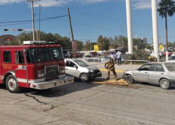 Ebrio provoca choque en cruce de Avenida de Las Américas y Eje Vial