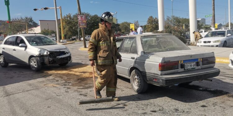 Ebrio provoca choque en cruce de Avenida de Las Américas y Eje Vial
