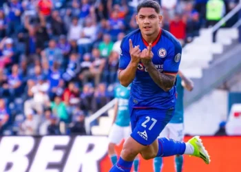 Cruz Azul remonta en ‘noche de estrenos’ y consigue primer triunfo