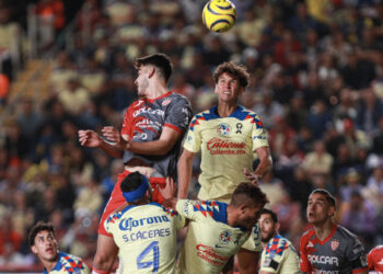 América y Necaxa con diez en la cancha empatan 0-0 