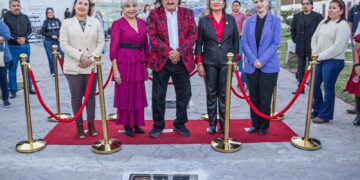 Devela Xavier Passos placa en Paseo de la Fama, en el marco del 198 Aniversario de Matamoros