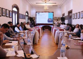 Propone Gobierno de Victoria incluir a colectivos de víctimas en programa de becas.