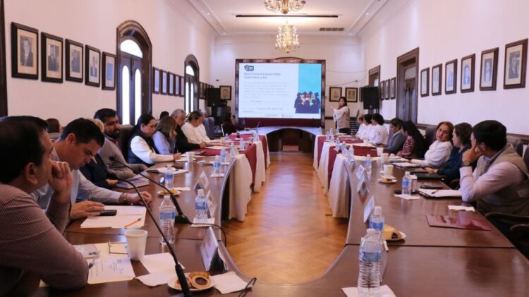 Propone Gobierno de Victoria incluir a colectivos de víctimas en programa de becas.