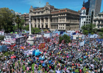 Tribunal de Argentina ‘frena’ reforma laboral impulsada por Milei