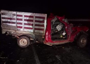 Muere mecánico al chocar contra tráiler