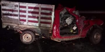 Muere mecánico al chocar contra tráiler