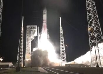 Lanza México su primera misión espacial rumbo a la Luna desde Florida