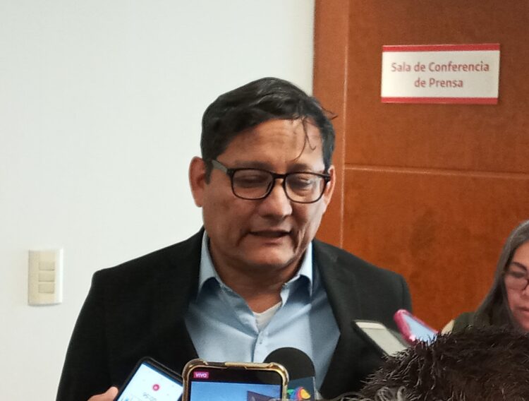 Diputado Vital Román atribuye a “reto” intoxicación de estudiantes en Secundaria 6
