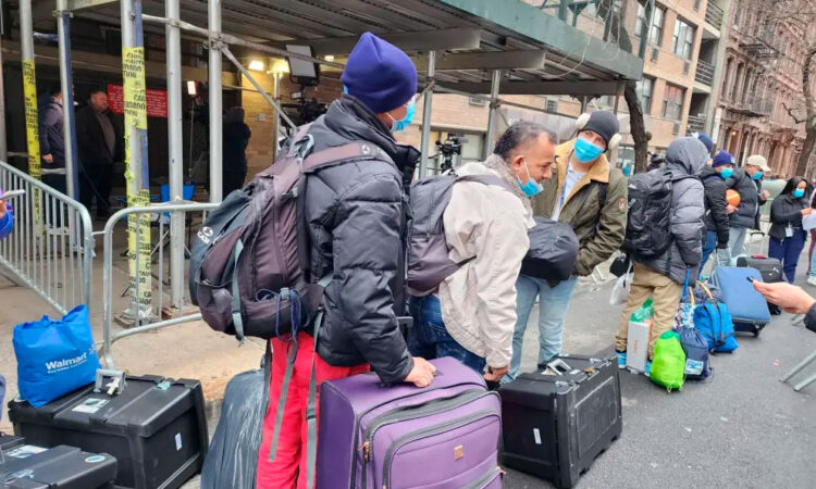 NY acusa a Texas de ‘utilizar’ a los migrantes