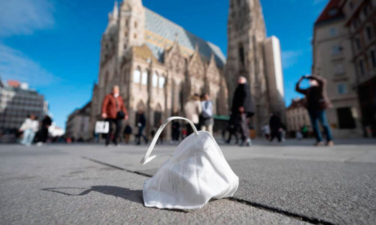 España reintroduce el uso obligatorio de cubrebocas