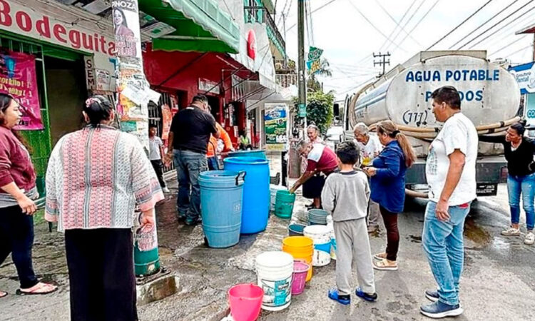 Operativos emergentes de abasto de agua en varias entidades de México debido a la escasez
