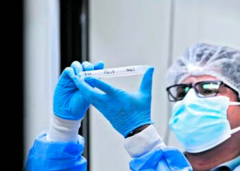 EE. UU. reinstauran el uso obligatorio de mascarillas ante el aumento de contagios