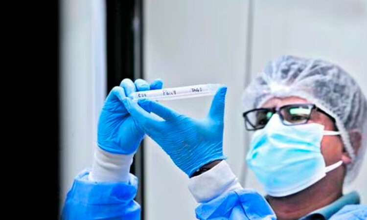 EE. UU. reinstauran el uso obligatorio de mascarillas ante el aumento de contagios