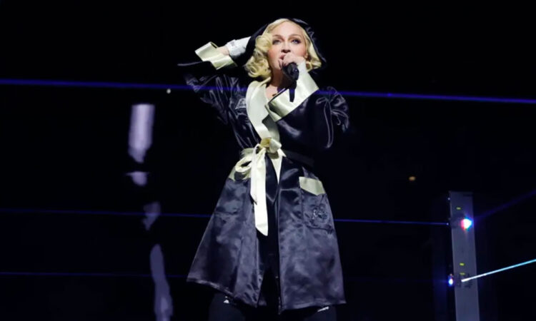 Fans demandan a Madonna por retraso en concierto en Nueva York