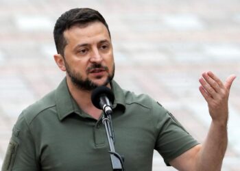 Zelenski llama a la defensa ante la invasión rusa