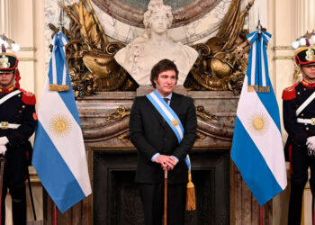 Argentina cancela más de 27 mil planes sociales por incompatibilidades