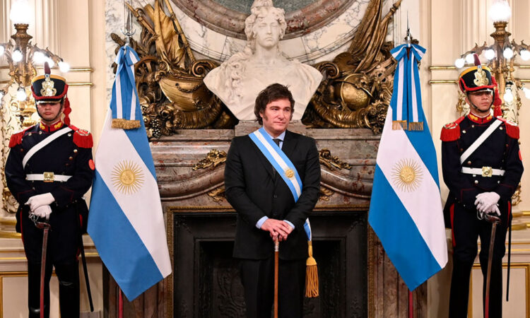 Argentina cancela más de 27 mil planes sociales por incompatibilidades