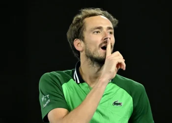 Remontada de Medvedev y victoria de Sinner en las semifinales del Abierto de Australia