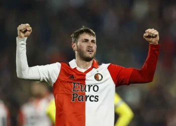 West Ham muestra interés en el delantero mexicano Santiago Giménez