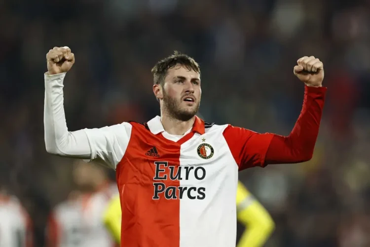 West Ham muestra interés en el delantero mexicano Santiago Giménez